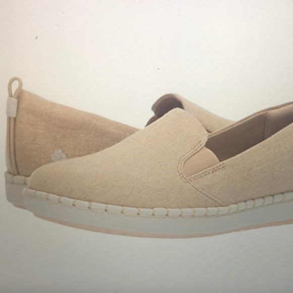 NWT Clark’s Gold Cloudsteppers - Picture 1 of 8